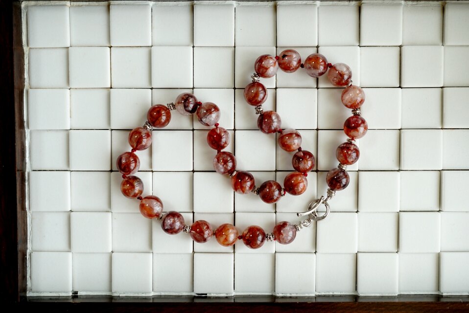 美しい赤！！レッドヘマタイトクオーツとシルバービーズネックレス