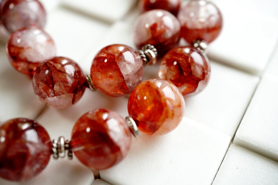 美しい赤！！レッドヘマタイトクオーツとシルバービーズネックレス