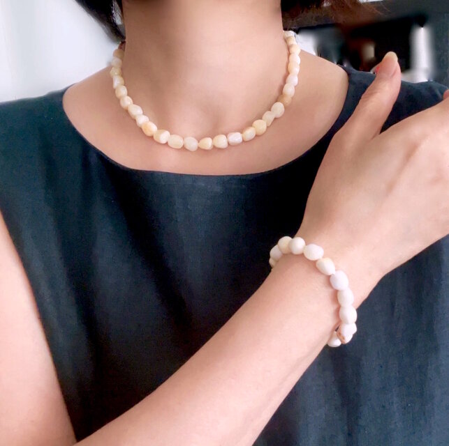 癒しのハニーカラー アラゴナイトを使用したロングネックレス　ちょっと訳あり