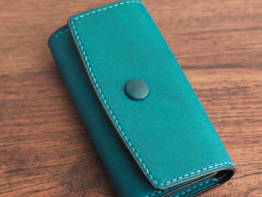 総手縫い│くるみボタン、真鍮金具仕様の4連キーケース│トルケーゼ(ターコイズ)