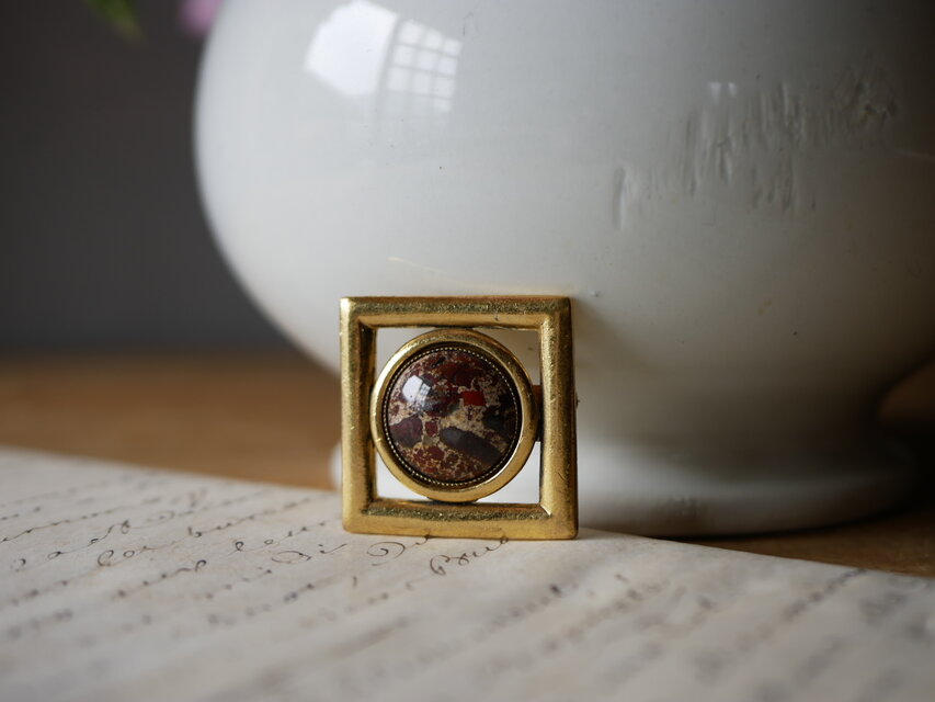 ヴィンテージブローチ　ゴールドスクエア　レトロモダン　フランスブロカント　ヴィンテージ