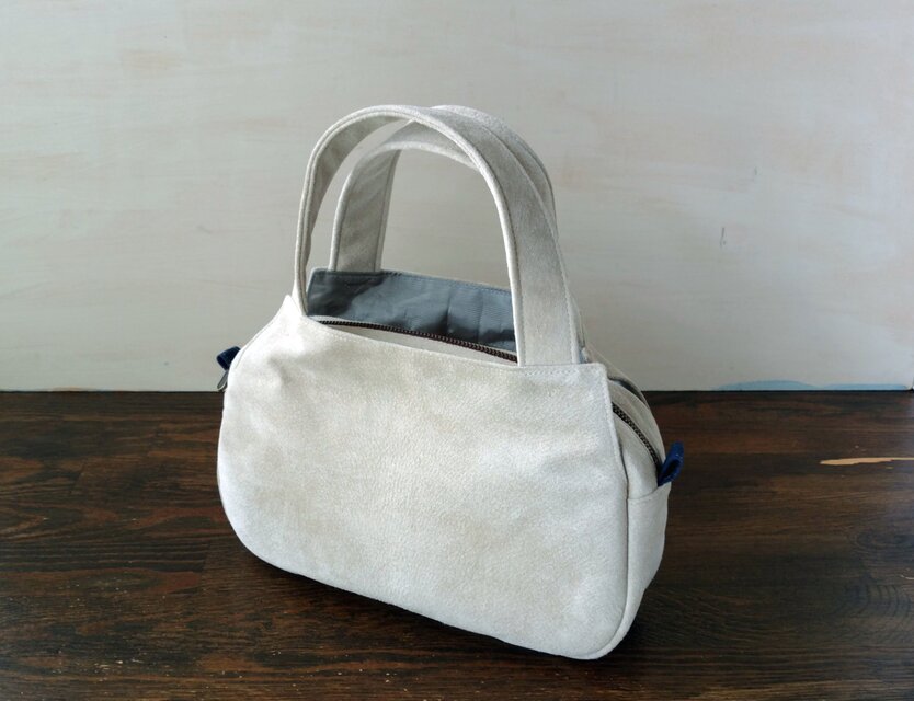 ☆一点物・かわいいミニミニポーチのおまけつき☆ あおり手提げバッグ ピッグスエード ベージュ