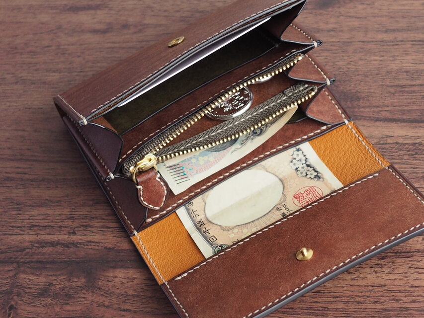 総手縫い│イタリアンレザーマルゴーとアメ豚使用│ハーフウォレット