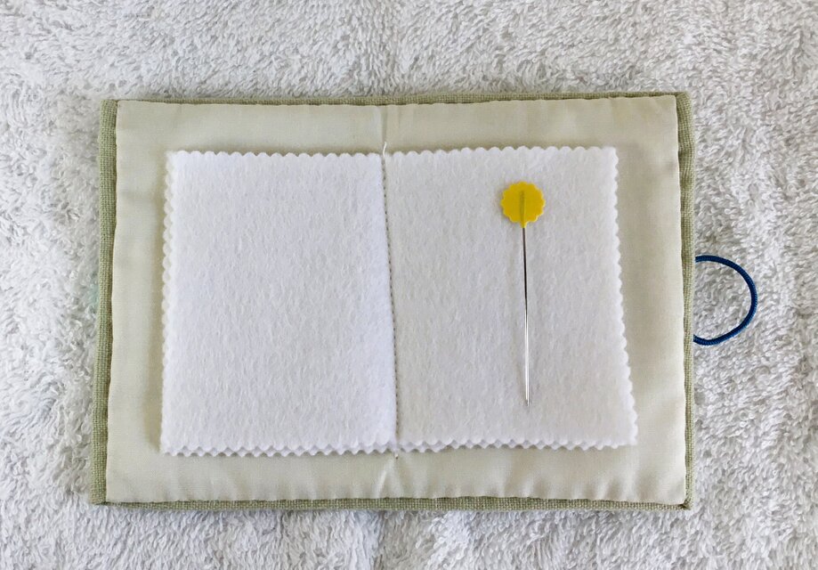 ハンドメイドきな 花刺繍のニードルケース～オーバルの中の花～ | iichi 日々の