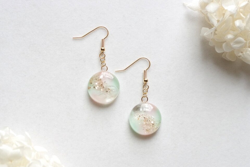 【受注製作】レジンアート　ラウンドピアス〈眠花〉