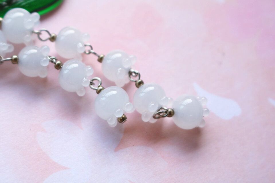 スズランのとんぼ玉ガラスペンダント | iichi 日々の暮らしを心地よく