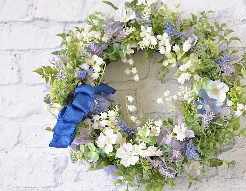 すずらんとラベンダーのリース ：白 青紫 あじさい ブルーのリボン