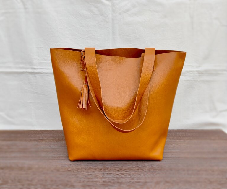A4がすっぽり入る>一枚革のBASICトートバッグ（メンズ/レディース