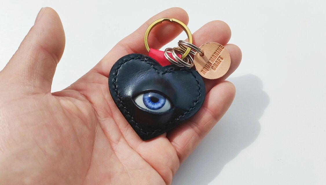 （受注制作）目玉付きハートキーホルダー/ ブラック＆レッド