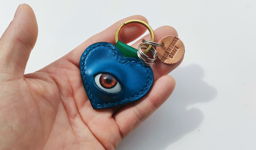 （受注制作）目玉付きハートキーホルダー　/ スカイブルー＆グリーン