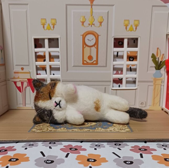 おねんね三毛猫 　寝具付き　羊毛フェルト