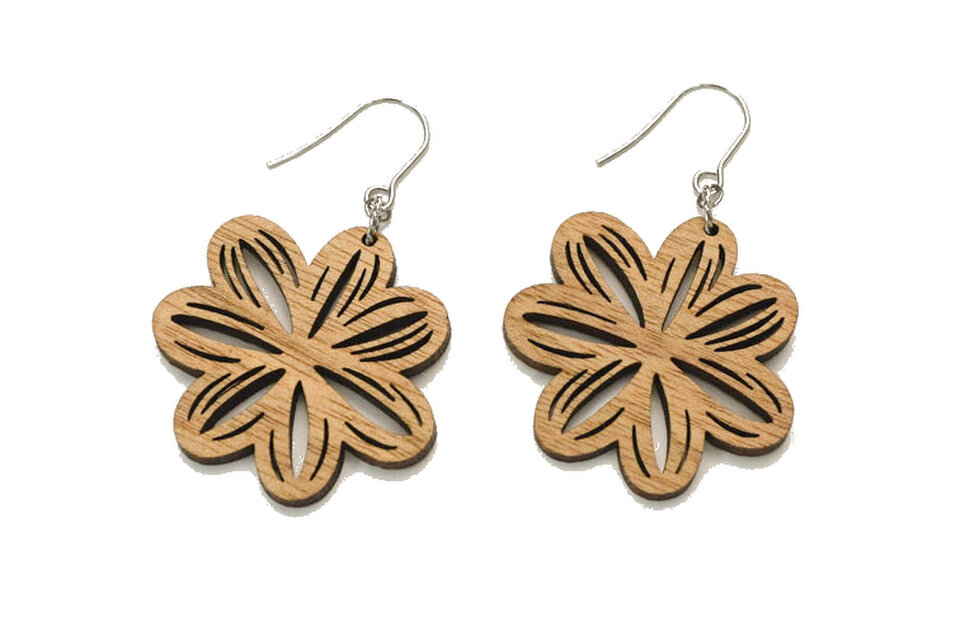 【木ｔｃｈ】クルミの木・ピアス（ハング）マーガレット