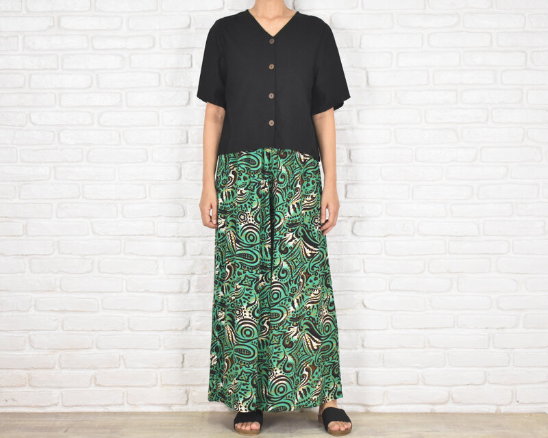 【riiさん専用】ペイズリー柄カジュアルパンツ オリーブグリーン系　クーム 風をまとう、大人のリゾート感。ペイズリー柄ワイドパンツ