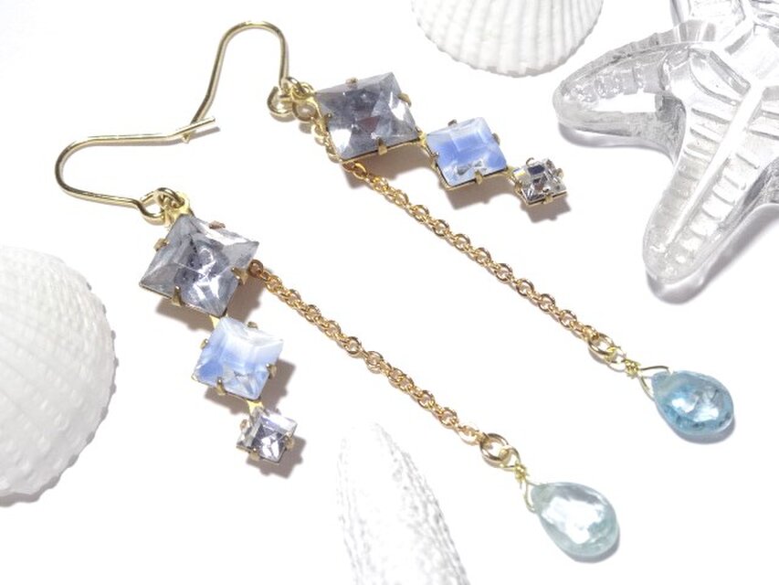 ダイヤ型グラスストーンとブルージルコンのフックピアスA