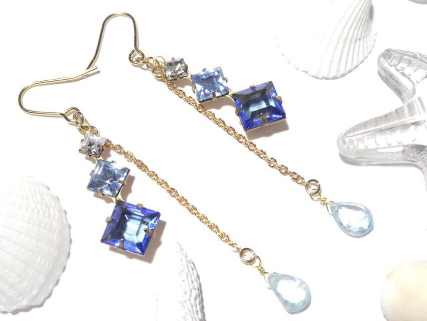 ダイヤ型グラスストーンとブルージルコンのフックピアスC