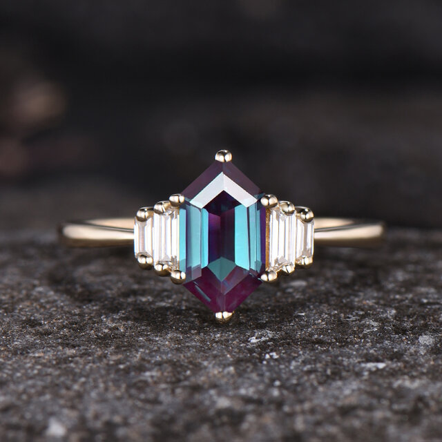 K10ソリッドイエローゴールドリング 6月誕生石 アレキサンドライトリング カラーチェンジストーンリング