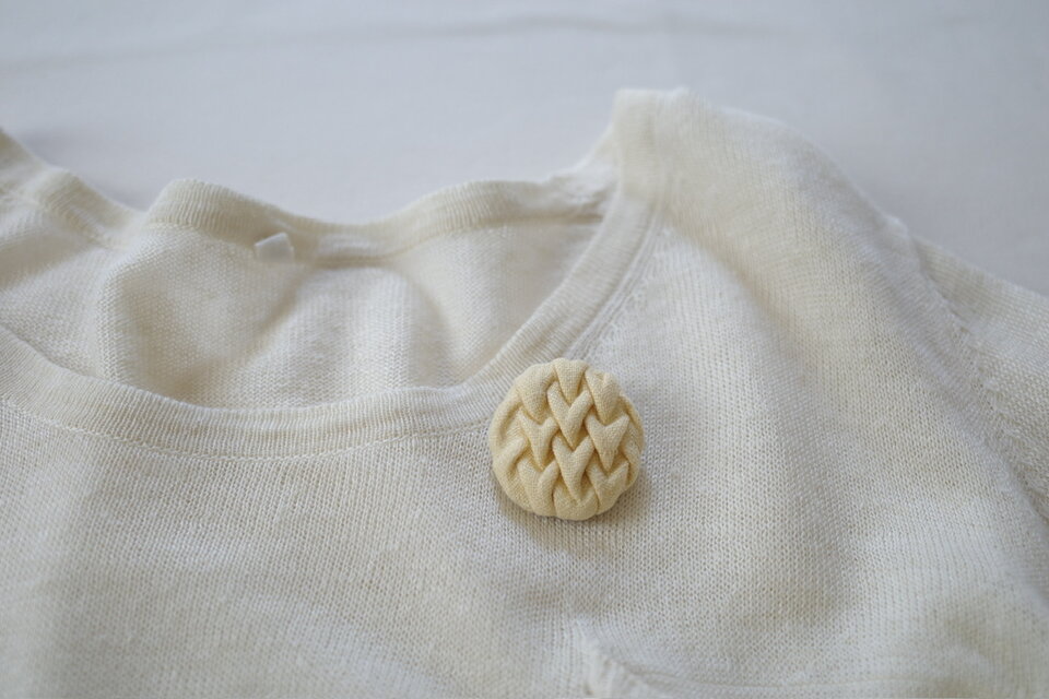 ブローチ・クリーム