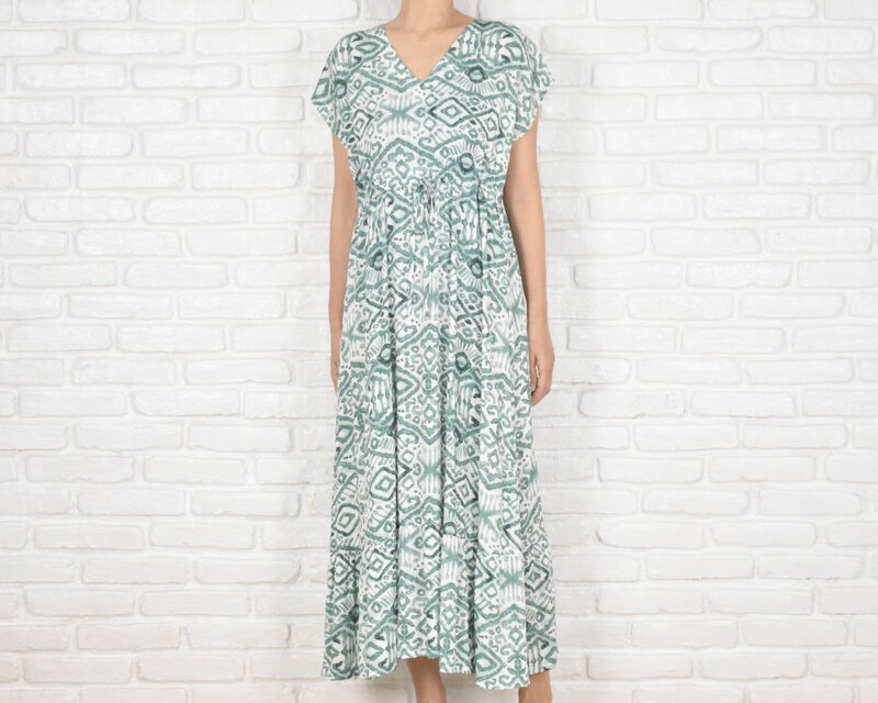 【大きいサイズ】新作！エスニック柄Vネックフリルワンピース　グリーン