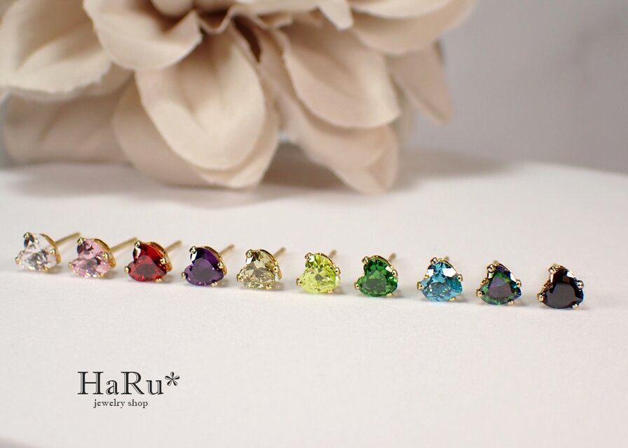 最高級キュービックジルコニアAAAAA（ハート／4ｍｍ）☆サージカルステンレスピアス（G）