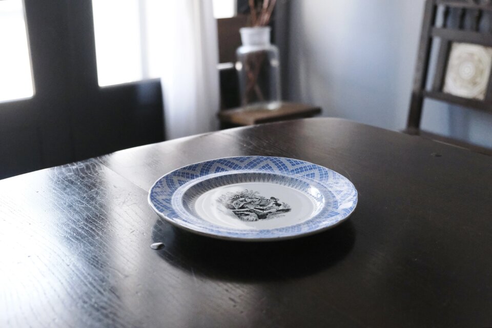 2枚　クレイユモントロー　ユトレヒト　フランス　アンティーク　プレート　皿　平皿 フランスアンティーク クレイユ・エ・モントロー 絵皿 おしゃべり