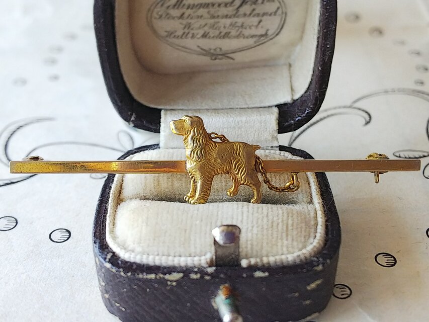 ヴィンテージ　たれ耳の犬のBarブローチ（約60㎜）