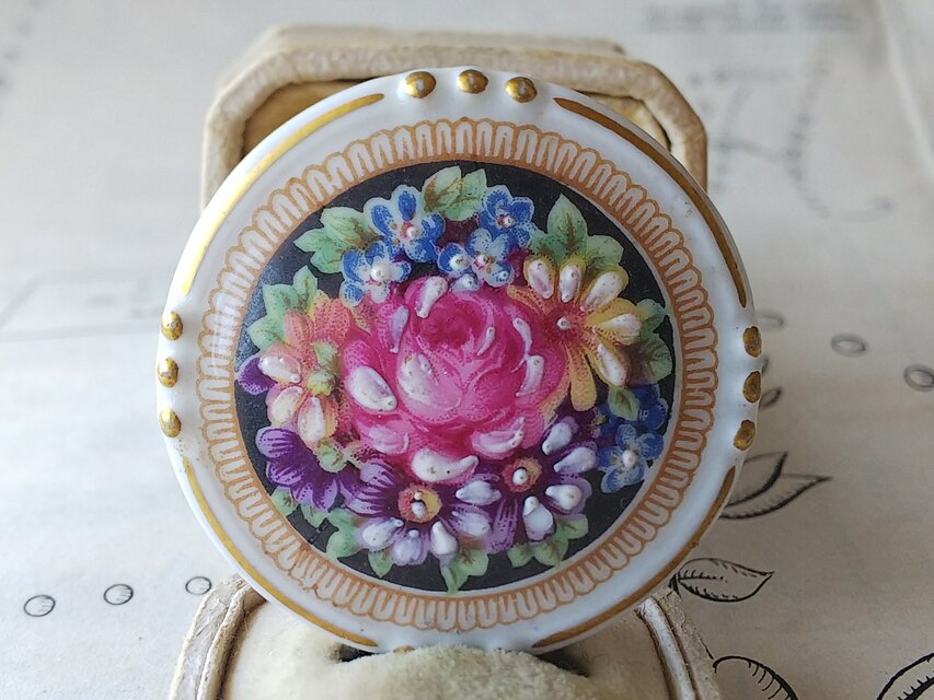 アンティーク　シューマンババリア　手書きのお花達のブローチ（約44㎜）