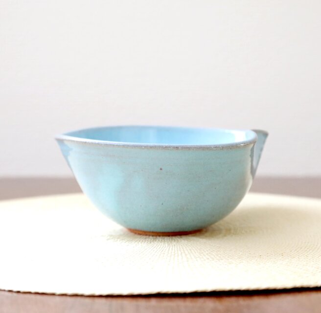 SALE】こっくり水色釉薬の木の葉鉢 | iichi 日々の暮らしを心地よく