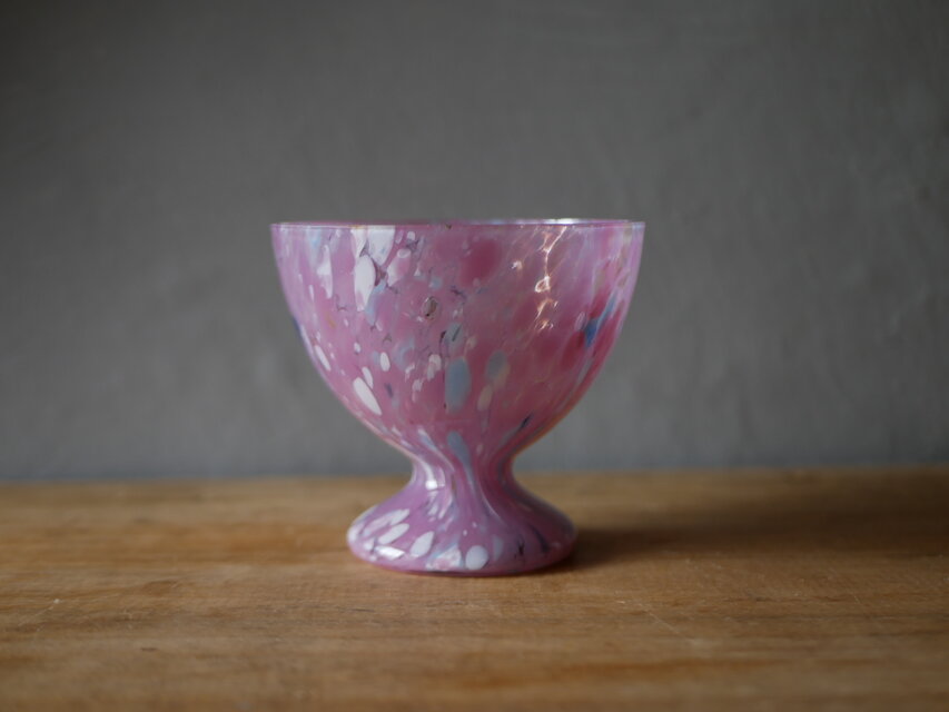 ピンクのオパリン　グラス　フラワーベース　オパリンガラス　フランスヴィンテージ