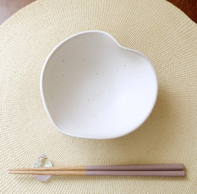 白マット釉の木の葉鉢