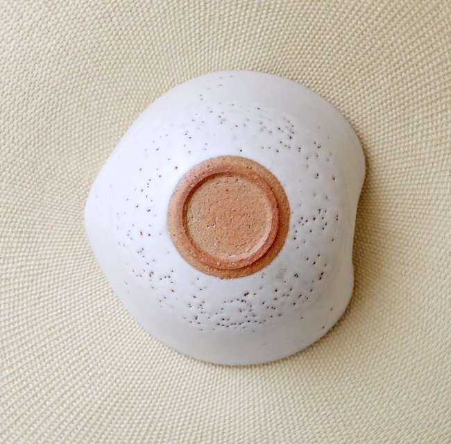 白マット釉の木の葉鉢
