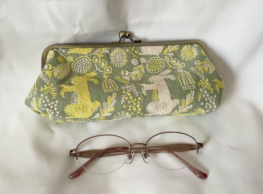 点と線模様製作所　ウサギ　がま口メガネ、ペンケース　　