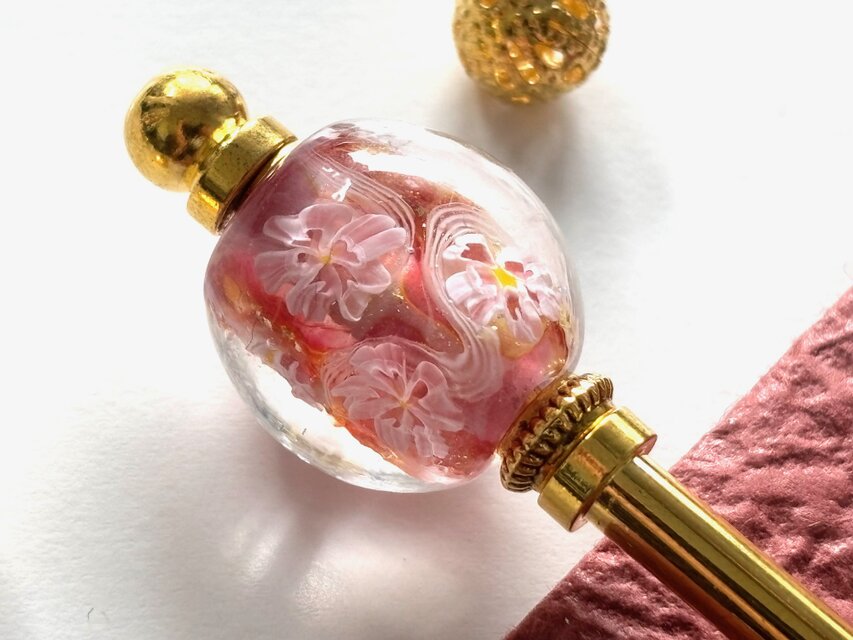 かんざし　ピンクの桜の様なとんぼ玉　サクラ　さくら　トンボ玉　蜻蛉玉　春夏　涼しげ　ガラス　一本挿し　一本簪