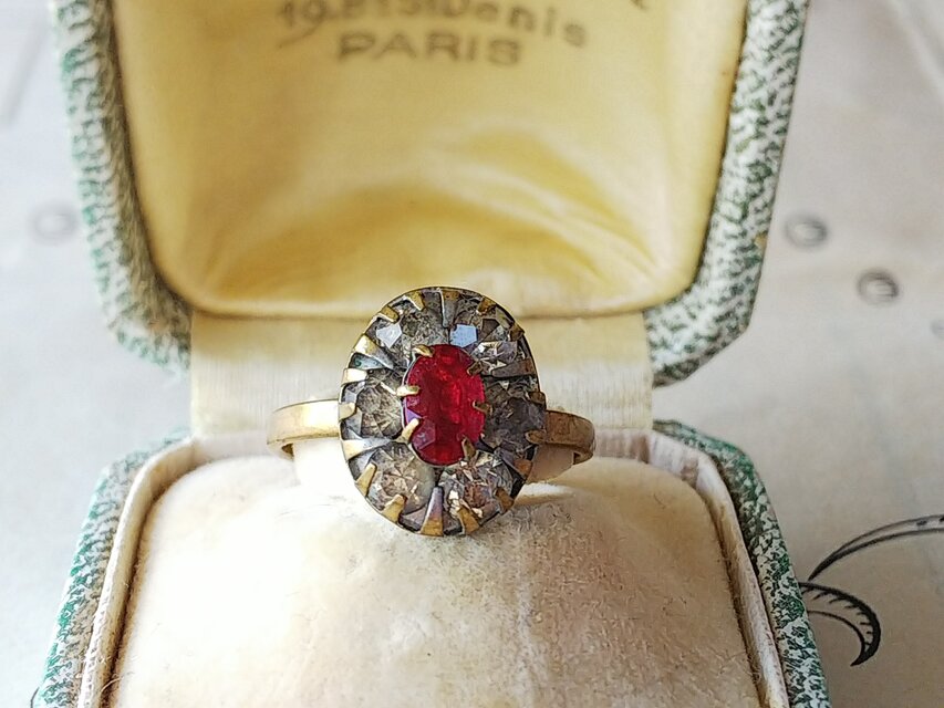 ヴィンテージ　Clear/Grey & ルビーGlassの古めかしい指輪（約11.5号）
