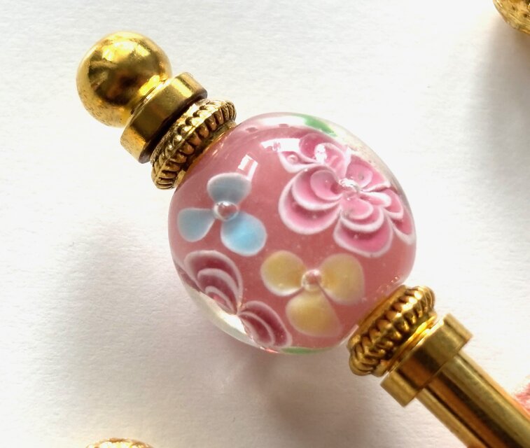 かんざし　ピンクとパステルカラーの花のとんぼ玉　春　夏　フラワー　和風　一本簪　一本挿し　トンボ玉　蜻蛉玉