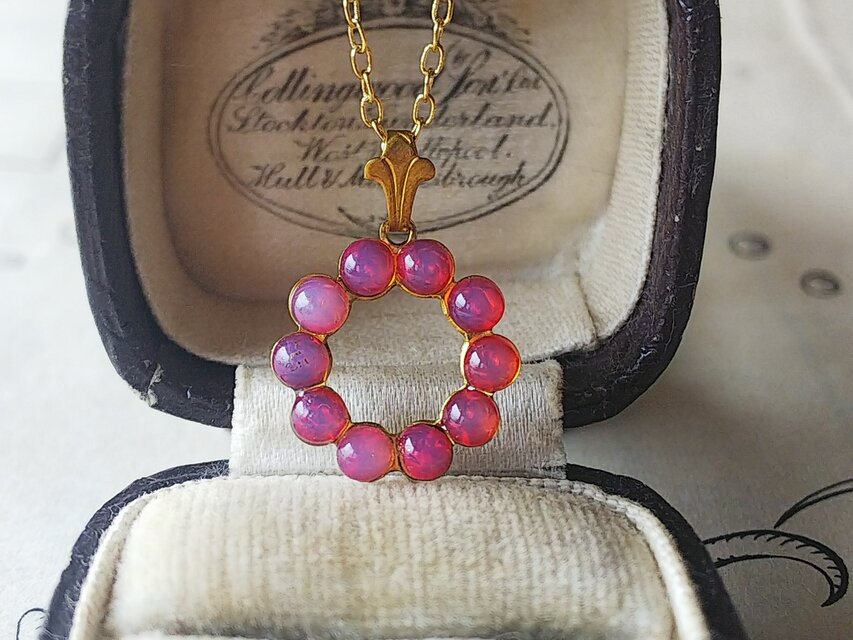 ヴィンテージ　Redオパール（10粒）Ring／フルール･ド･リス　ネックレス