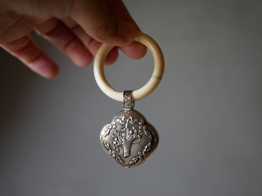 シルバーラトル パニエ ベビーラトル がらがら フランスアンティーク