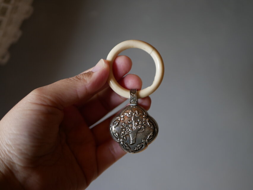 シルバーラトル パニエ ベビーラトル がらがら フランスアンティーク