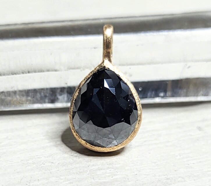 漆黒の世界＊black dia 1.96ct K18 top | iichi 日々の暮らしを