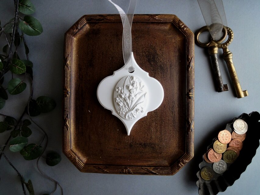 鈴蘭のカメオ調のアロマストーン ブーケ ■ アラベスクオーナメント ■ 6種類から香りが選べる