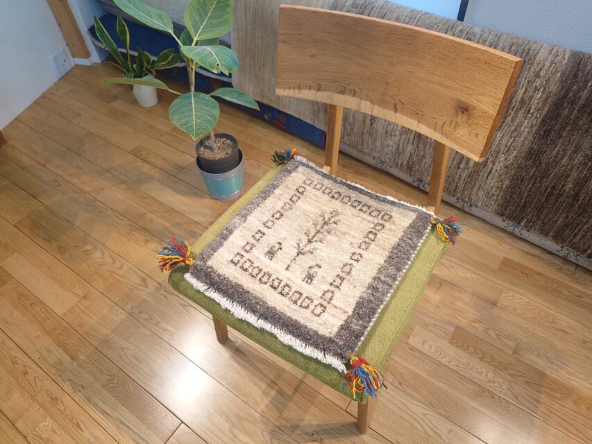 ペルシャ ギャッベ ミニマット 37x40cm 無染め 生命の木 ヤギ T684