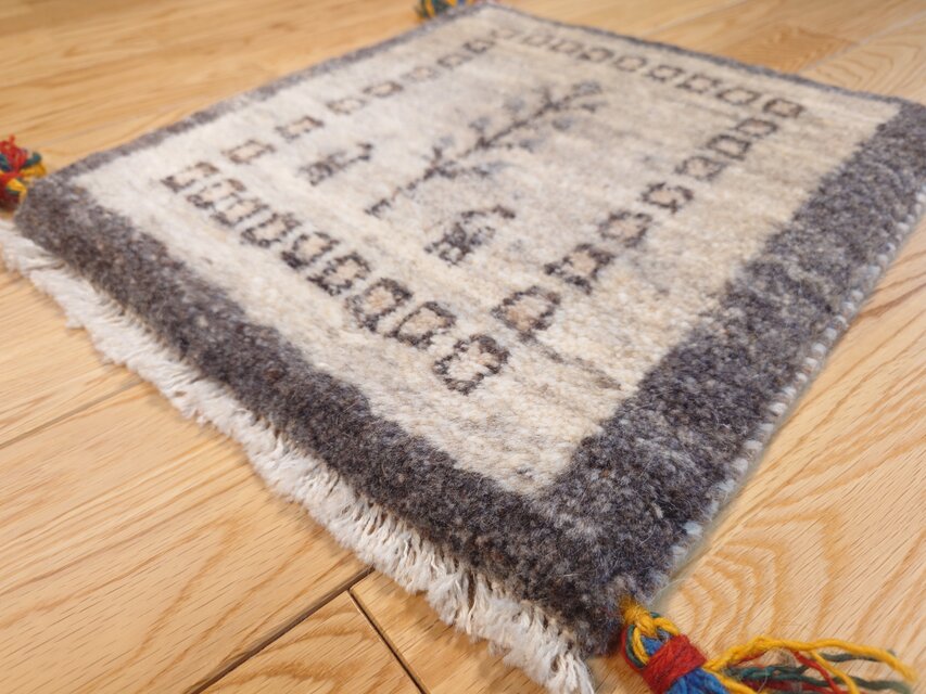 ペルシャ ギャッベ ミニマット 37x40cm 無染め 生命の木 ヤギ T684