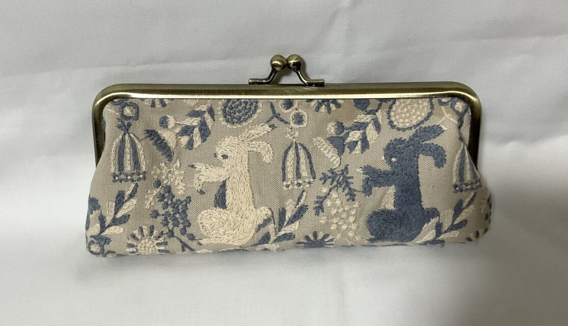 点と線模様製作所　ウサギ　がま口メガネ、ペンケース　　