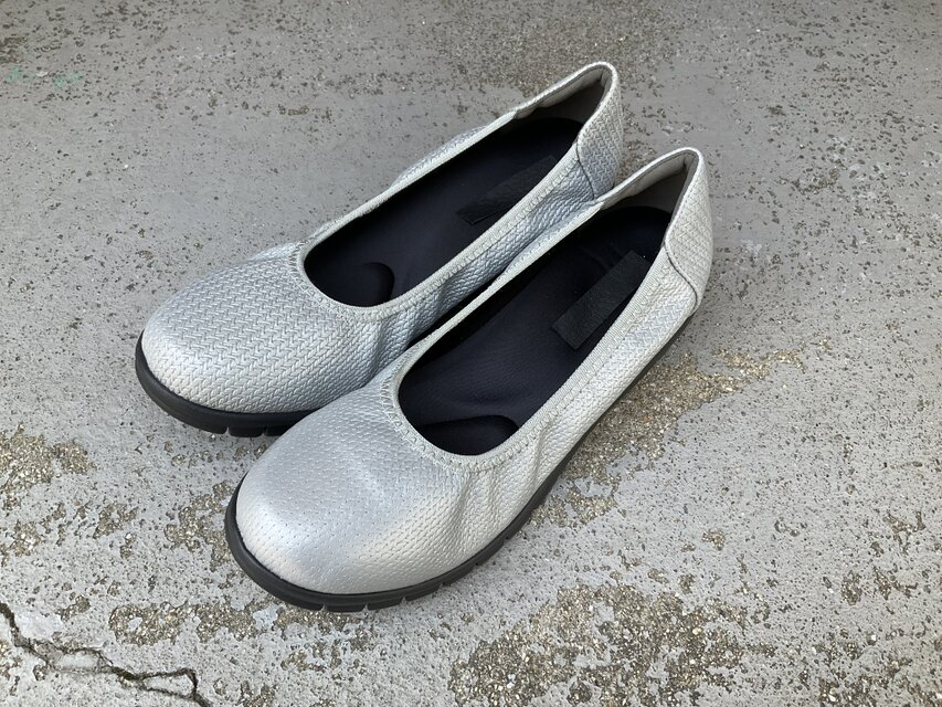【22.0cmのみお得なSALE】22.0cm軽量・クッション性抜群｜シルバーグレーフラットシューズ（ラウンドトゥ）