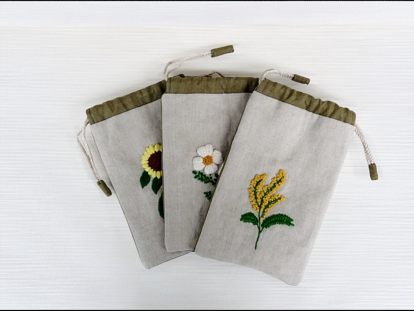2405-33 ミニチュアトート・巾着トートサシェ 香り袋 ミモザ ライム 刺繍 春の香り：ミモザ刺繍リネン巾着（R-16） | iichi 日々の暮らしを