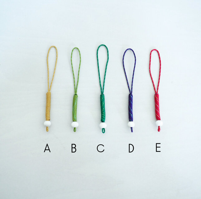 受注制作》手毬のストラップ（花模様） | iichi 日々の暮らしを