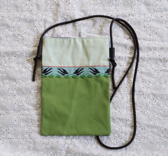 ツバメ（スマホポシェット）