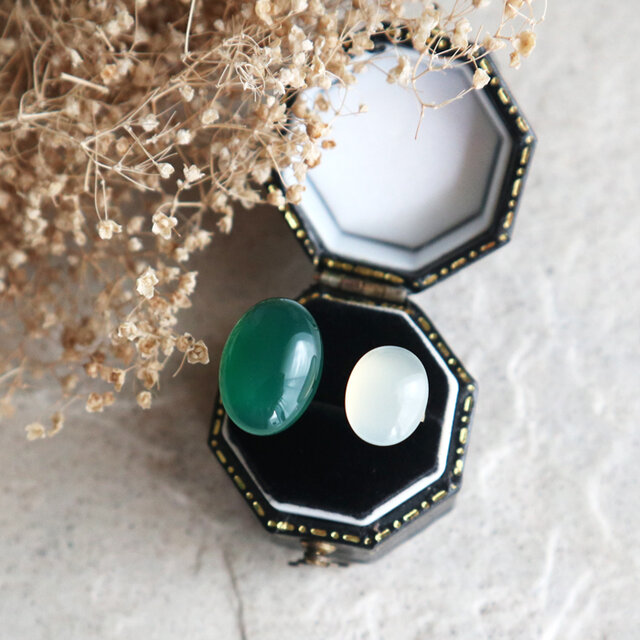 濃淡グリーン！天然石グリーンオニキスとカルセドニーのフォークリング 金アレ対応