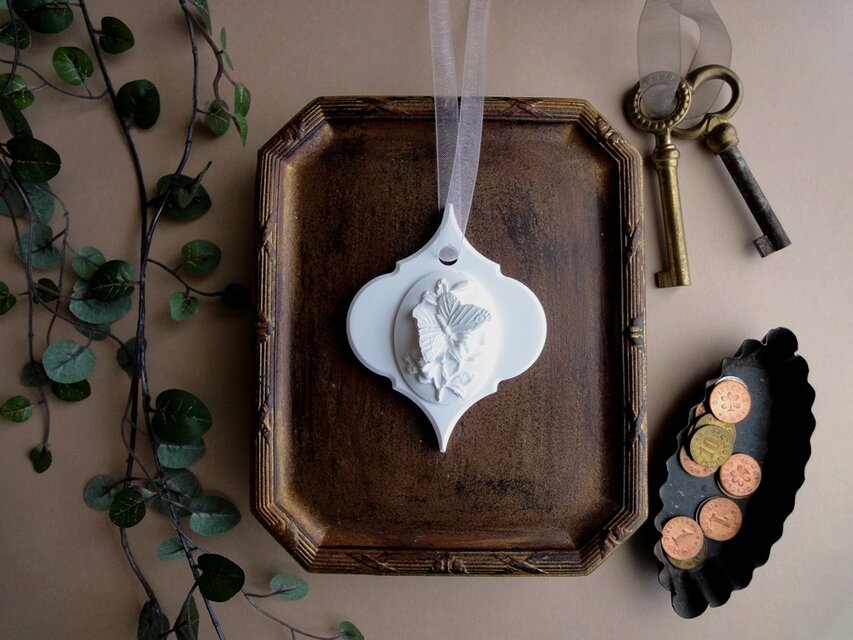 フラワーカメオのアロマストーン 蝶とユリ ■  アラベスクオーナメント ■ 6種類から香りが選べる