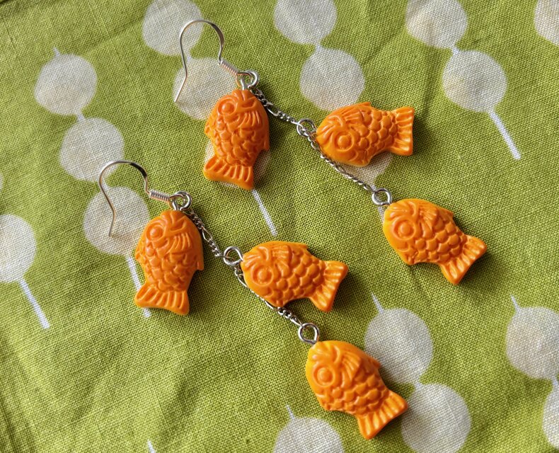 ピアス　たい焼きのミニチュア３連　フィッシュフック　シルバー　和菓子　スイーツ　和風　縁日　夏祭り　揺れる