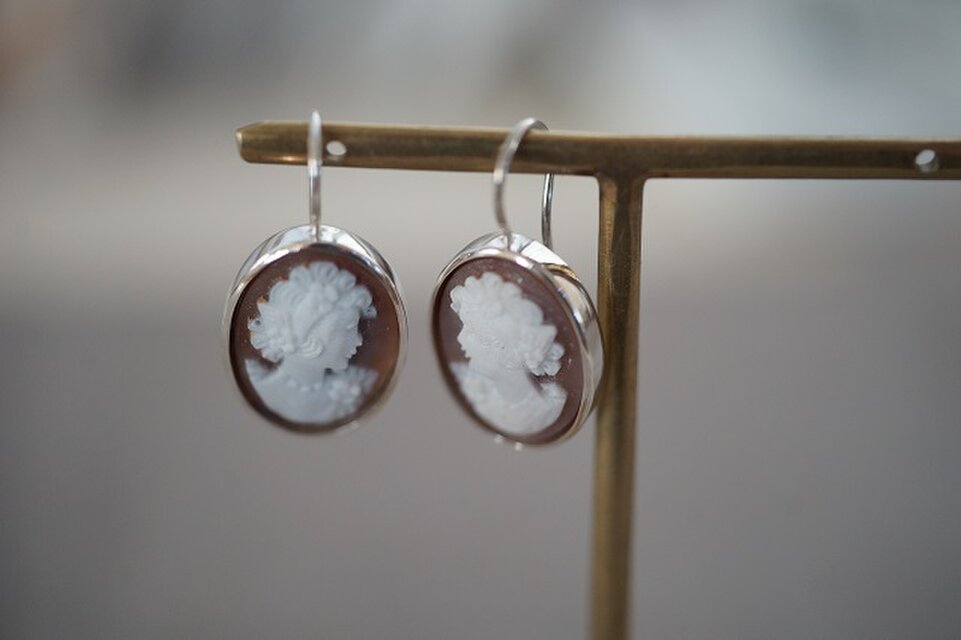 seasons】silver925 シェルカメオピアス（L） | iichi 日々の